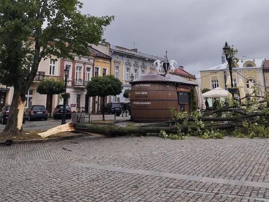 nawałnica w Brzesku, nawałnica w powiecie brzeskim, nawałnica w powiecie bocheńskim, sztab kryzysowy, zerwane dachy