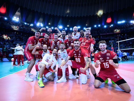 Polscy siatkarze cieszą się z awansu do finału Mistrzostw Europy