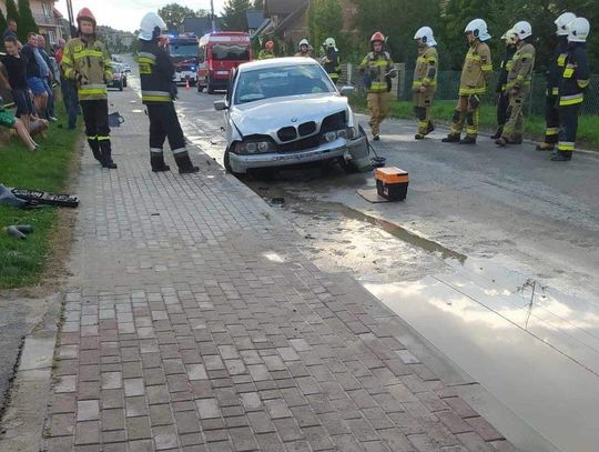 Na zdjęciu zniszczone BMW po wypadku w miejscowości Jangrot