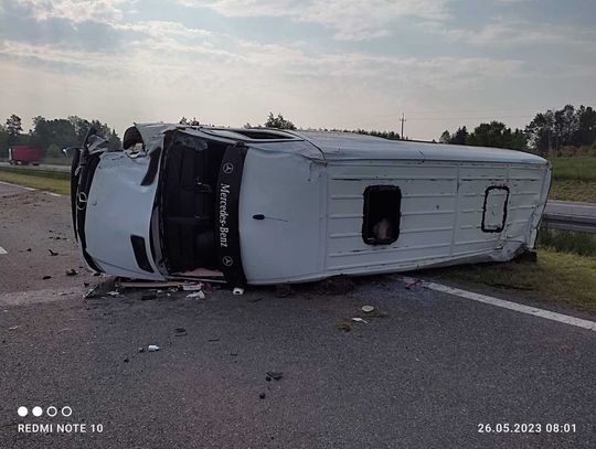 Wypadek busa prowadzonego przez Ukrainkę na autostradzie A4 [ZDJĘCIA]