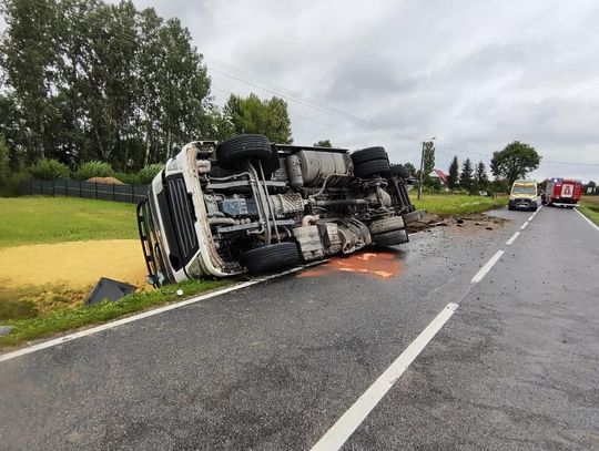 wypadek ciężarówki Słupiec, wypadek DW 982, przewrócona ciężarówka zboże, kierowca z promilem alkoholu, Dąbrowa Tarnowska wypadek