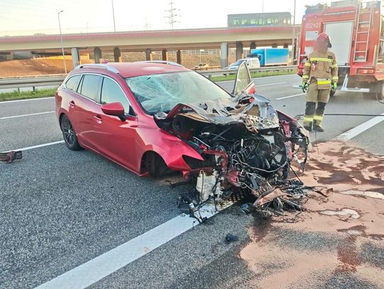 Wypadek na A4 pod Krakowem. Samochód uderzył w bariery, jedna osoba ranna