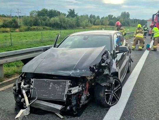 Wypadek na autostradzie A4 koło Brzeska. Samochód uderzył w bariery