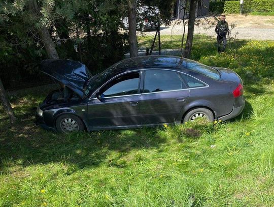 Na zdjęciu uszkodzony samochód po wypadku na DK94 w Czajowicach