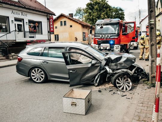 Mszana Dolna, wypadek drogowy, wypadek w Mszanie Dolnej, na sygnale, akcja ratunkowa, powiat limanowski