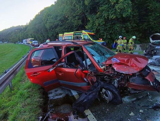 Wypadek na DK75 w Będzieszynie. Dwie osoby w szpitalu