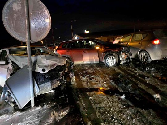 Wypadek na DK94 w Jerzmanowicach. Trzy auta rozbite, jedna osoba ranna [ZDJĘCIA]