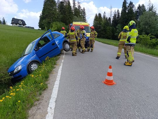 Wypadek, auto w rowie, Bukowina Tatrzańska, powiat tatrzański, Podhale, Leśnica Groń, groźny wypadek drogowy