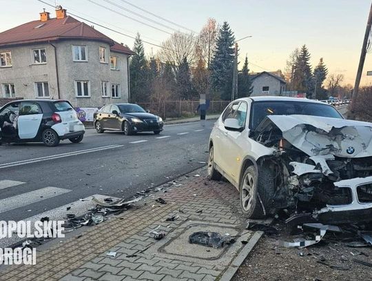 Wypadek na skrzyżowaniu w Wadowicach. Lokalna społeczność interweniuje