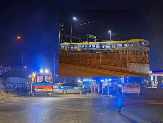Na zdjęciu służby ratunkowe, działające na miejscu wypadku w Skawinie i pociąg