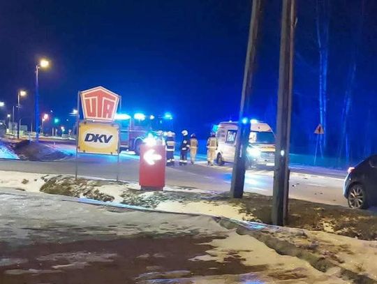 Wypadek pod stacją Orlen w Biertowicach: Nocne potrącenie na DK52 i poważne utrudnienia