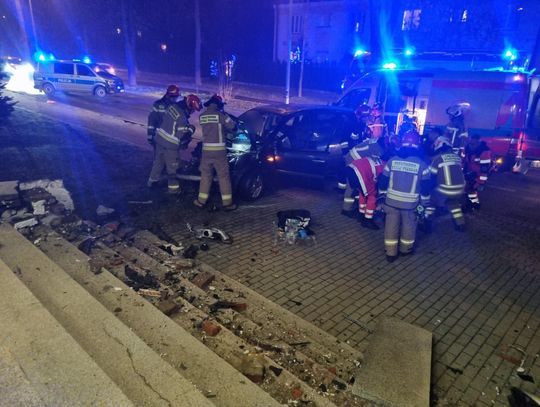 Wypadek przed komisariatem w Tarnowie-Mościcach. Policja podaje szczegóły [FOTO]