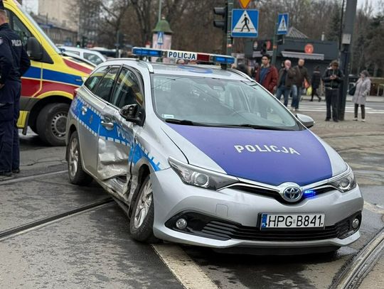 Nowy Kleparz, Kraków, wypadek, wypadek z udziałem radiowozu policji, dwie osoby w szpitalu, wypadek na nowym kleparzu