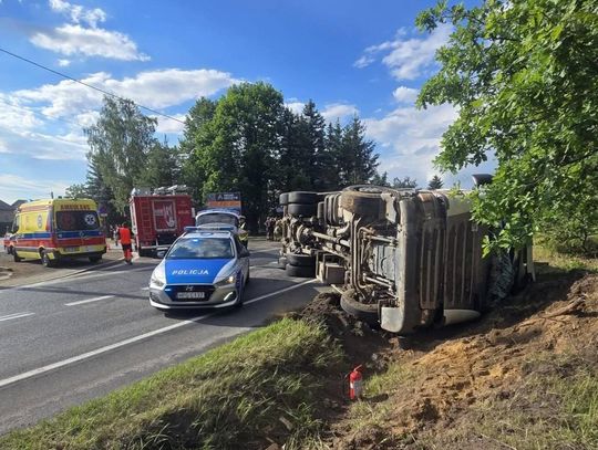 Szczucin powiat dąbrowski, wypadek samochodowy, wypadek drogowy, wypadek śmieciarki, dwie osoby ranne, dwie osoby poszkodowane