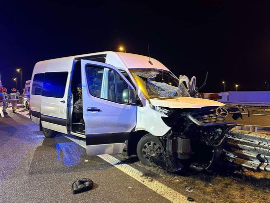 Wypadek ukraińskiego busa na autostradzie A4. Siedem osób rannych [FOTO]