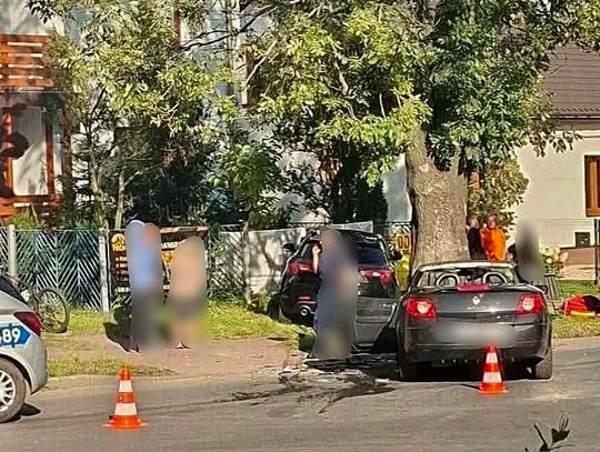 Wypadek w Bolesławiu. Trzy osoby zostały poszkodowane [ZDJĘCIA]