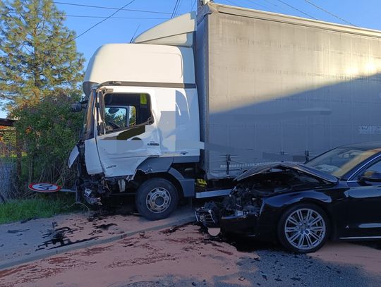 Brzesko, wypadek, 9-letnie dziecko w szpitalu, na sygnale, poszkodowany dziecko, powiat brzeski, zderzenie osobówki z ciężarówką