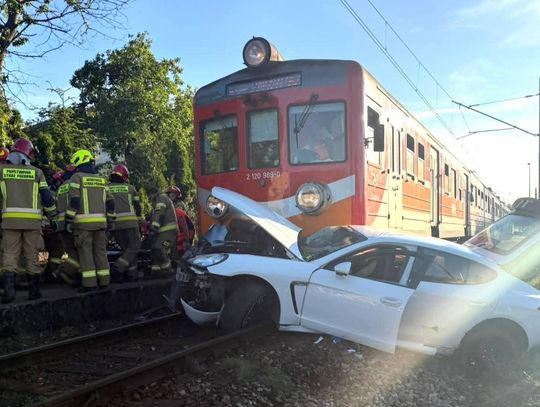 Bulowice, na sygnale, wypadek drogowy, wypadek na torach w Bulowicach, akcja ratunkowa