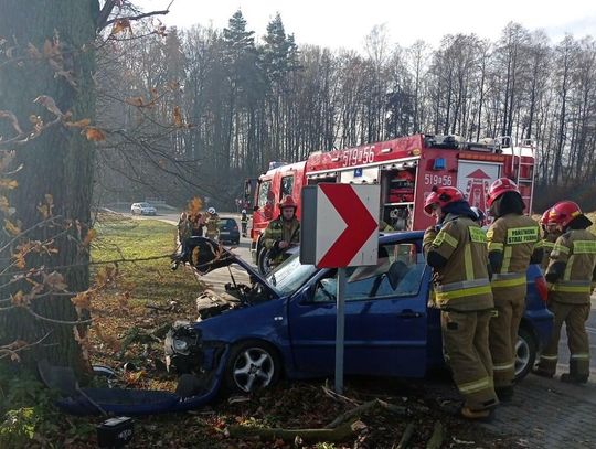 Wypadek w Jawiszowicach. Młody kierowca w szpitalu