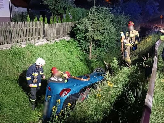 Wypadek w Karniowicach. Samochód w rowie, jedna osoba w szpitalu! Wypadek w Karniowicach. Samochód w rowie, jedna osoba w szpitalu!