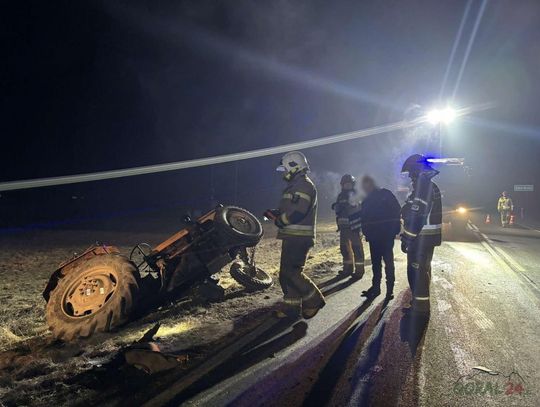 Wypadek we Wróblówce. Pijany kierowca ciągnika, jedna osoba w szpitalu