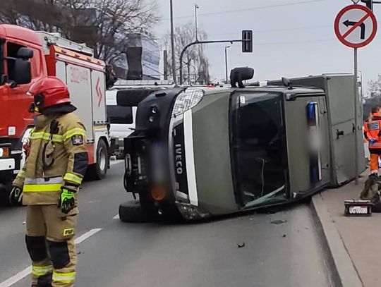 Wypadek, Kraków, pojazd saperski, wypadek w Krakowie, akcja ratunkowa w Krakowie, na sygnale, wypadek na skrzyżowaniu w Krakowie