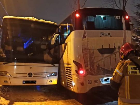 Zakopane. Wąska droga i kolizja dwóch autokarów pod Tatrami