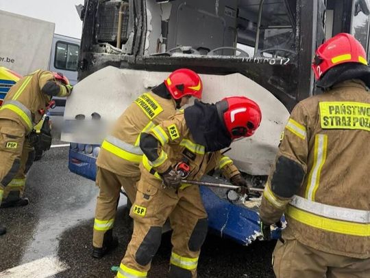Zakopianka, gaj, miejscowość gaj, zderzenie autobusu MPK z ciężarówką na Zakopiance, paraliż komunikacyjny na Zakopiance, wypadek drogowy, cztery osoby ranne