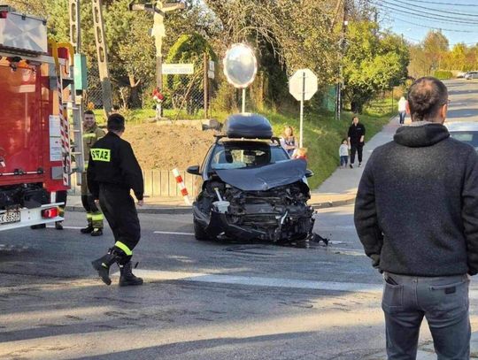 Zderzenie autobusu MPK z osobówką na ulicy Księcia Józefa w Krakowie