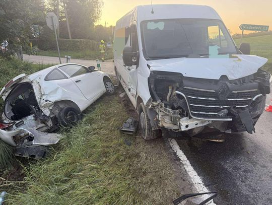 Proszowice, Słomniki, wypadek na trasie Proszowice Słomniki, zderzenie samochodu osobowego z busem dostawczym, Brończyce