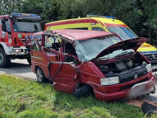 Do groźnie wyglądającego zdarzenia drogowego doszło w czwartek, 16 lipca, w południe na drodze wojewódzkiej DW957 w Czarnym Dunajcu