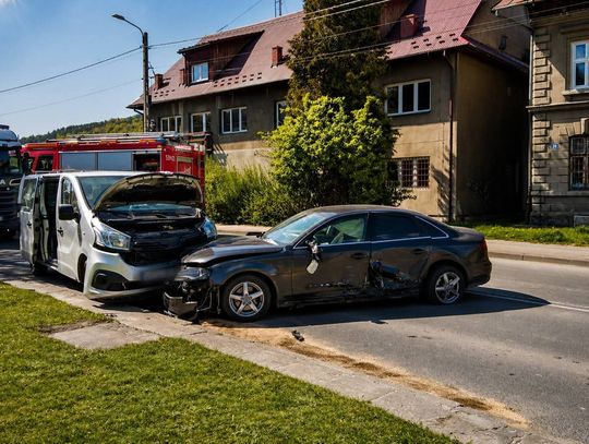 Sucha Beskidzka, karambol w Suchej Beskidzkiej, powiat suski, wypadek drogowy, na sygnale, akcja ratownicza, wypadek