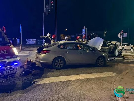 Zderzenie dwóch aut na DK94 w Zgłobicach. Droga była zablokowana [ZDJĘCIA]