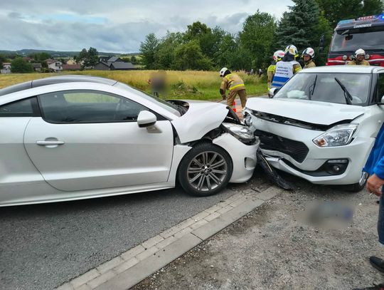 W piątkowe przedpołudnie, 3 lipca, na ulicy Krakowskiej w Cianowicach, w ciągu drogi wojewódzkiej nr 794, doszło do zderzenia dwóch samochodów osobowych