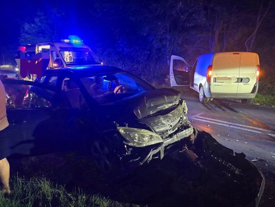 Dwa samochody osobowe zderzyły się na ul. 29 Listopada, tuż przed skrzyżowaniem z Aleją 1000-lecia w Olkuszu