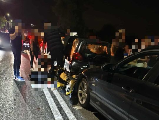 Zderzenie dwóch samochodów i motocykla w Dobczycach. Dwie osoby ranne wypadek w Dobczycach, akcja ratunkowa w Dobczycach, Dobczyce, zderzenie w Dobczycach, na sygnale