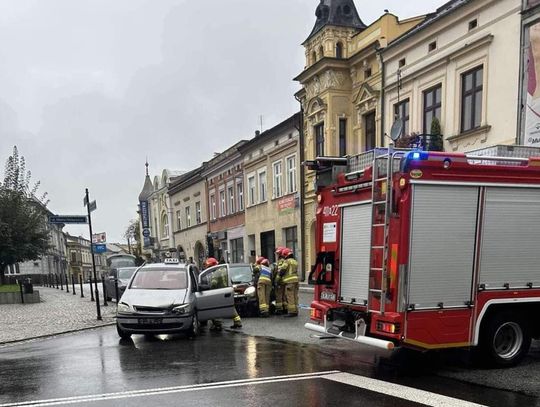 Zderzenie dwóch samochodów na Rynku w Brzesku