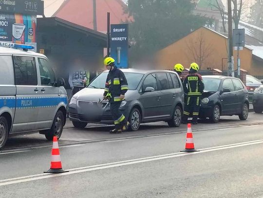 Kęty, powiat oświęcimski, zderzenie samochodów osobowych, wypadek samochodowy, wypadek drogowy, na sygnale