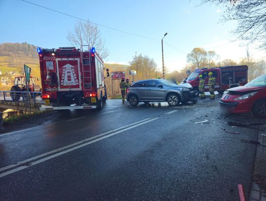 Mszana Górna, DW968, powiat limanowski, wypadek drogowy, wypadek, zderzenie dwóch samochodów osobowych, utrudnienia drogowe