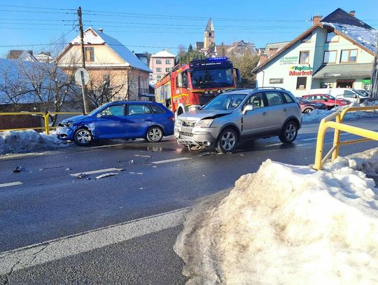 Skomielna Biała, wypadek drogowy, na sygnale, akcja ratunkowa, wypadek, zderzenie w Skomielnej Białej