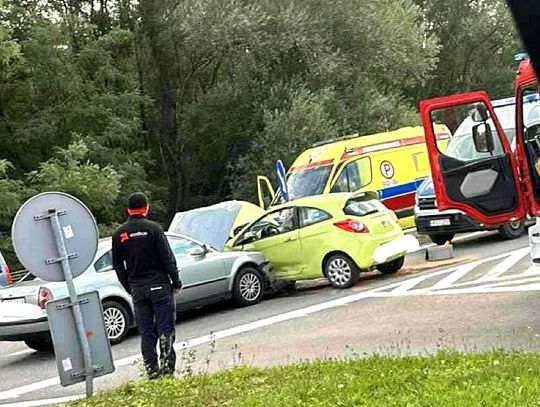 Brzesko, wypadek w Brzesku, wypadek w powiecie brzeskim, zderzenie dwóch samochodów osobowych w Brzesku, osoby ranne, akcja służb ratunkowych