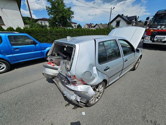 Na zdjęciu rozbity samochód po wypadku na terenie Łącka