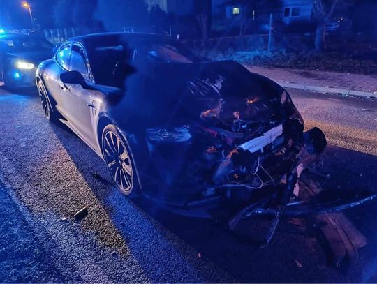 Na zdjęciu uszkodzony samochód osobowy po wypadku w miejscowości Facimiech