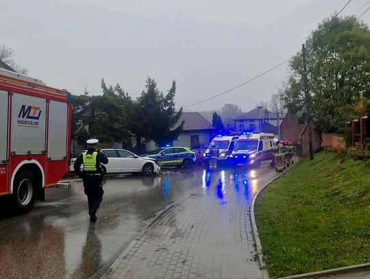 Zderzenie dwóch samochodów w Niegardowie. Na miejscu służby ratunkowe [ZDJĘCIA]