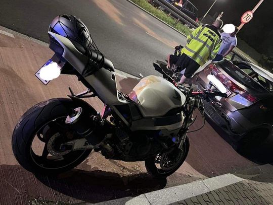 Zderzenie motocykla z osobówką w Krakowie. Obaj kierowcy pijani [FOTO]