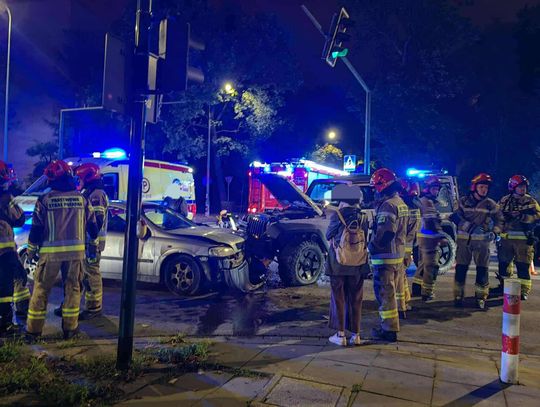 Aleja Kijowska, ulica Kazimierza Wielkiego, Kraków, wypadek drogowy, czołowe zderzenie, zderzenie na skrzyżowaniu, wypadek w Krakowie