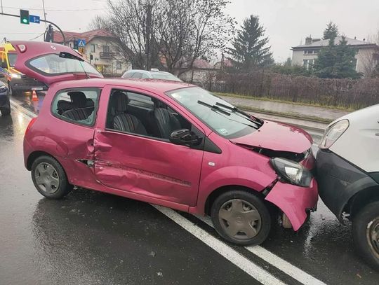 Zderzenie osobówek na drodze krajowej DK7 w Węgrzcach