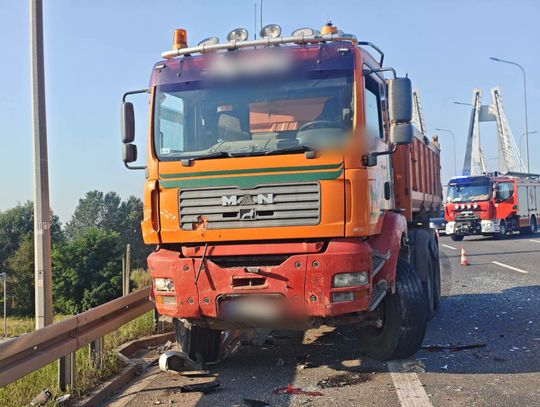 Zderzenie pięciu pojazdów na S7 w Nowej Hucie. Dwie osoby trafiły do szpitala