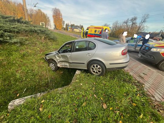 Zderzenie samochodów w miejscowości Chlina. Akcja ratunkowa służb [ZDJĘCIA]