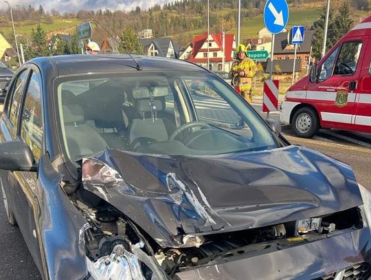 Jeden z uszkodzonych pojazdów podczas wypadku na Zakopiance w Poroninie